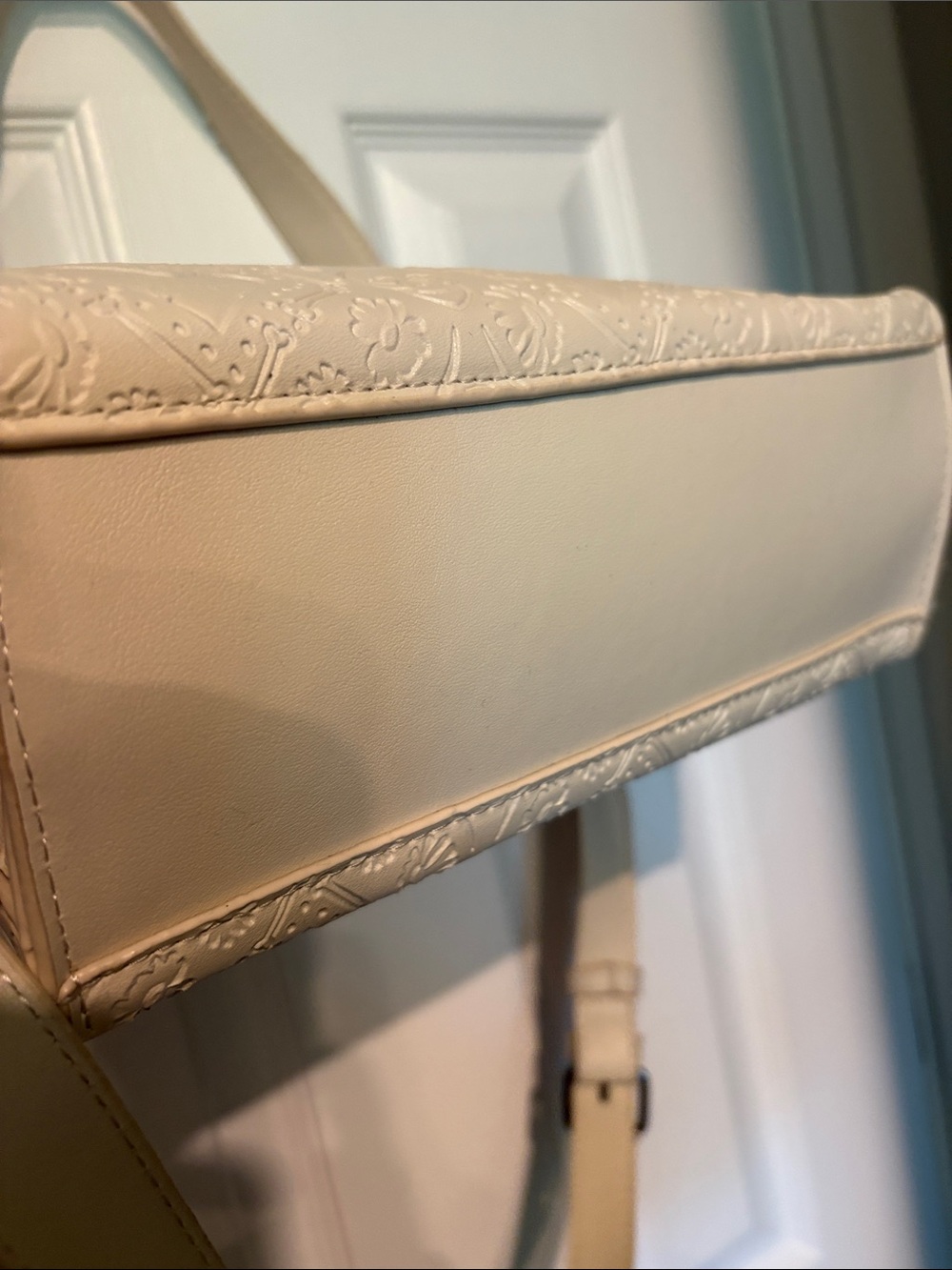 BNWT BETSEY JOHNSON Cream Skull and Heart Embossed Accent Shoulder Bag - Picture 6 of 10